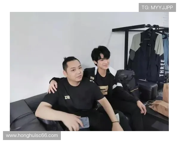 RNG战队配合引发热议球迷对战术执行和默契度展开激烈讨论 RNG战队配合引发热议球迷对战术执行和默契度展开激烈讨论