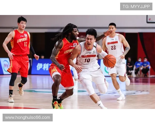 深圳篮球队配合问题引发热议球迷与专家观点交锋分析