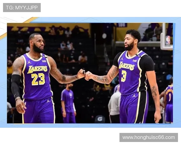 湖人主场迎战热火双方激烈对抗引发球迷热情高涨